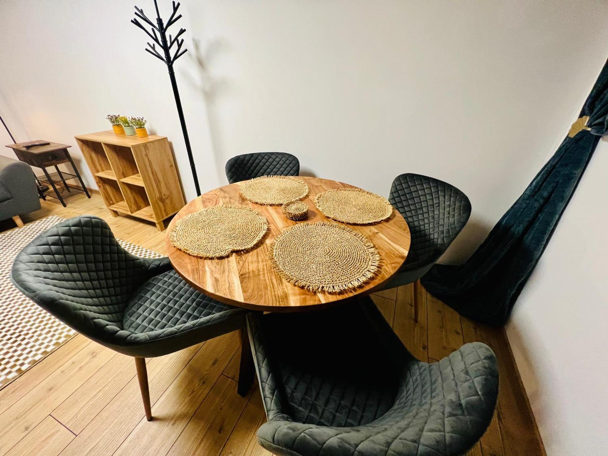 Apartment Fuer 2 Erwachsene Und 2 Kinder, Ausgestattet Mit Einem Weinkeller Und Einem Kleinen Hof - Self-Made Fruehstueck Inbegriffen Retz Exterior photo