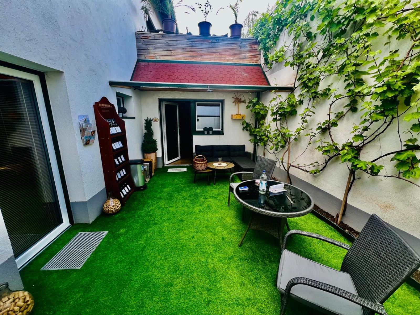 Apartment Fuer 2 Erwachsene Und 2 Kinder, Ausgestattet Mit Einem Weinkeller Und Einem Kleinen Hof - Self-Made Fruehstueck Inbegriffen Retz Exterior photo